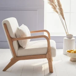 Poltrona scandinava in legno e tessuto bouclé