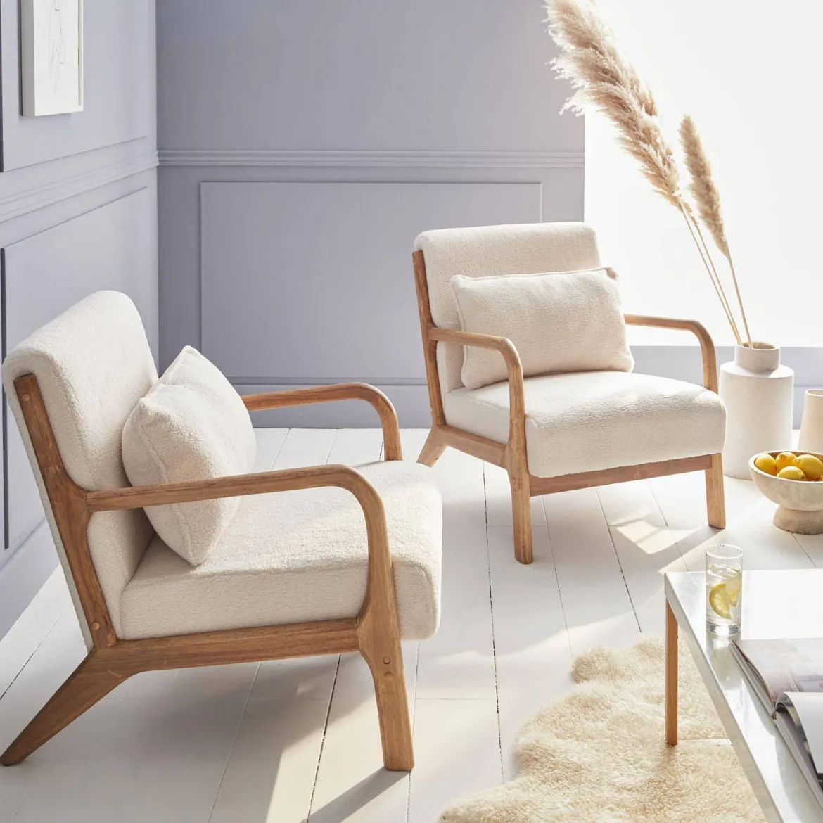 Poltrona scandinava in legno e tessuto bouclé