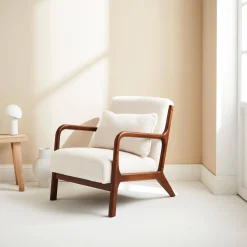 Poltrona scandinava in tessuto bouclé e legno di gomma scuro