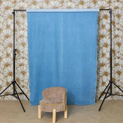 Poltrona vintage per bambini in tessuto ciniglia e legno di hevea