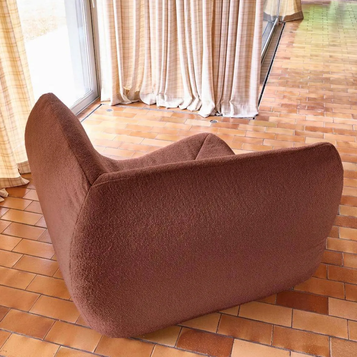 Poltrona angolare in bouclé testurizzato