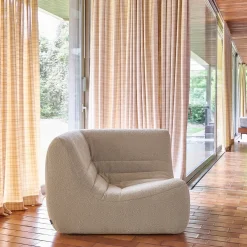 Poltrona angolare in bouclé testurizzato