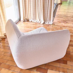 Poltrona angolare in bouclé testurizzato