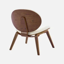 Poltrona con finiture effetto legno curvato e tessuto bouclé