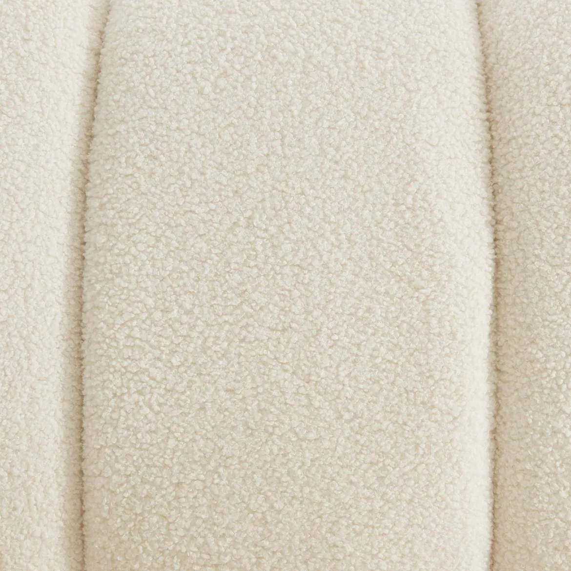 Poltrona relax con gambe rotonde in legno e tessuto bouclé