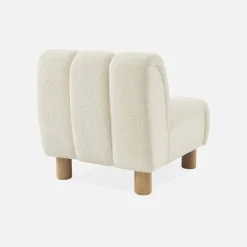 Poltrona relax con gambe rotonde in legno e tessuto bouclé