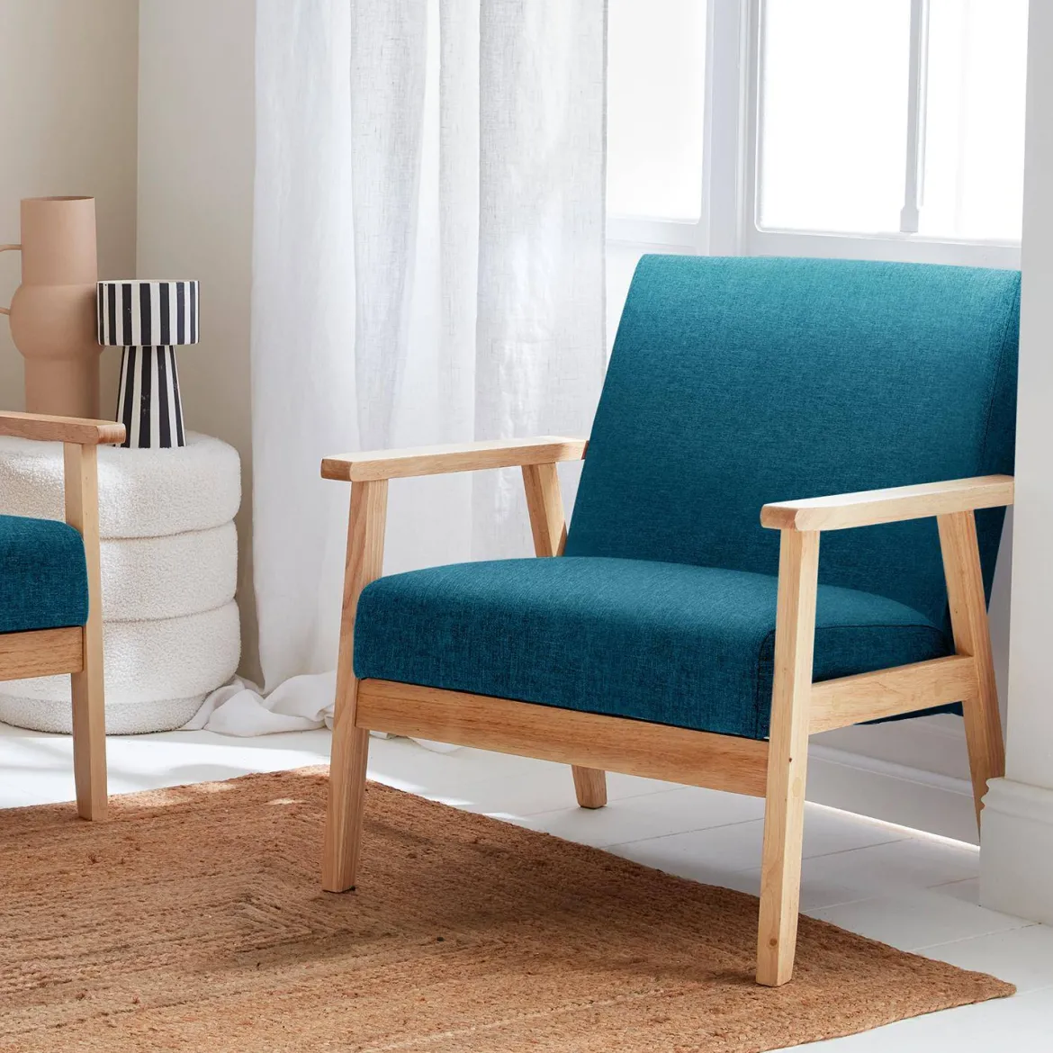Poltrona scandinava in legno e tessuto