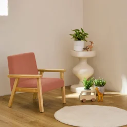Poltrona scandinava per bambini in velluto a coste e legno di hevea