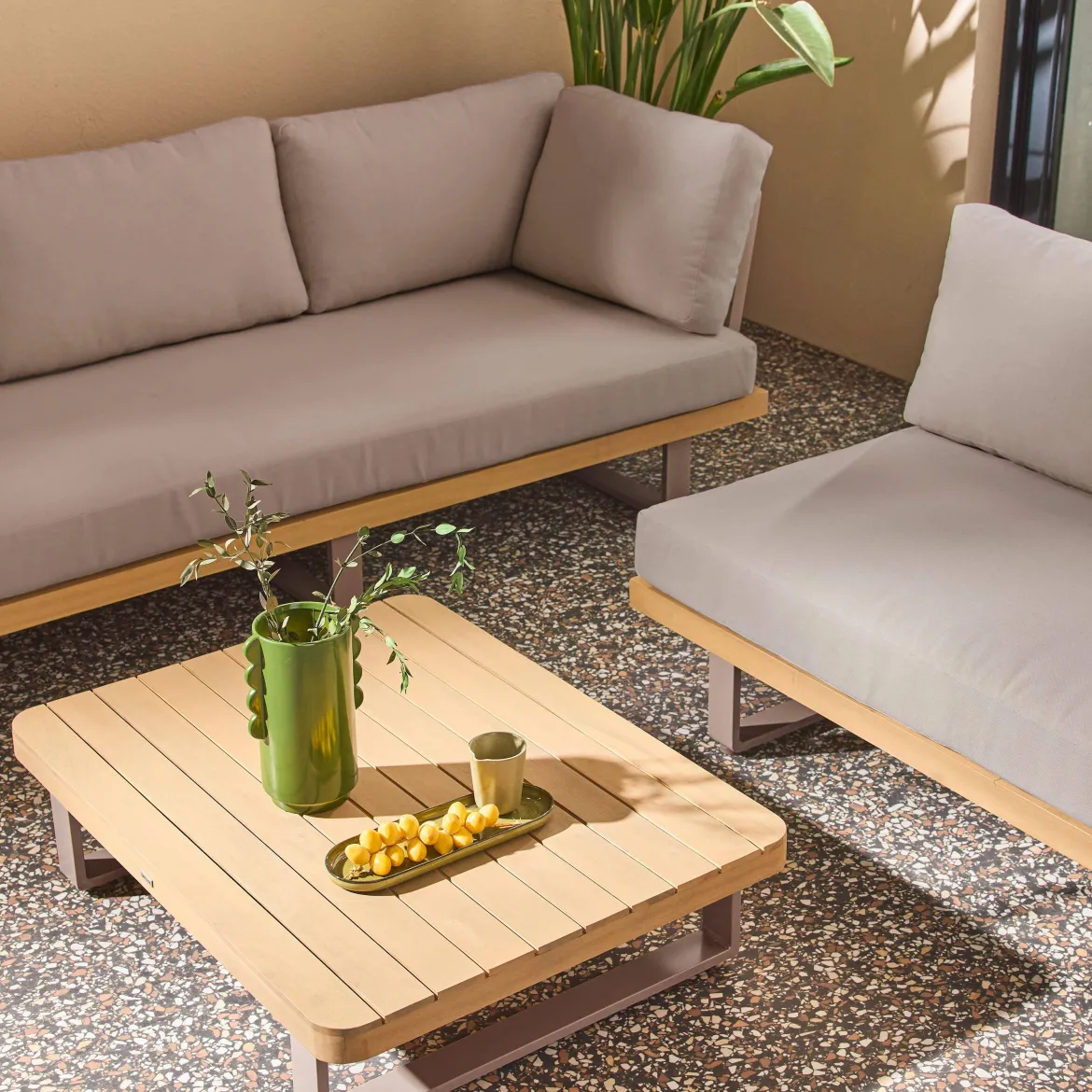 Salotto da giardino angolare in legno di acacia e alluminio, 5 posti
