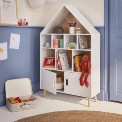 Scaffale per bambini in legno a forma di casa