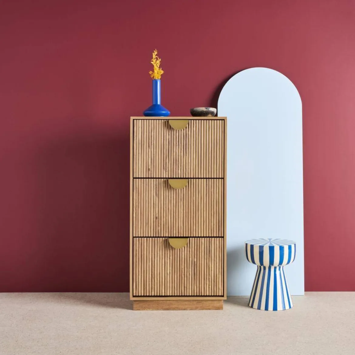 Scarpiera con decoro effetto legno di mango scanalato, 3 ante