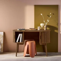 Scrivania ovale con effetto legno scanalato e due vani portaoggetti, 120cm