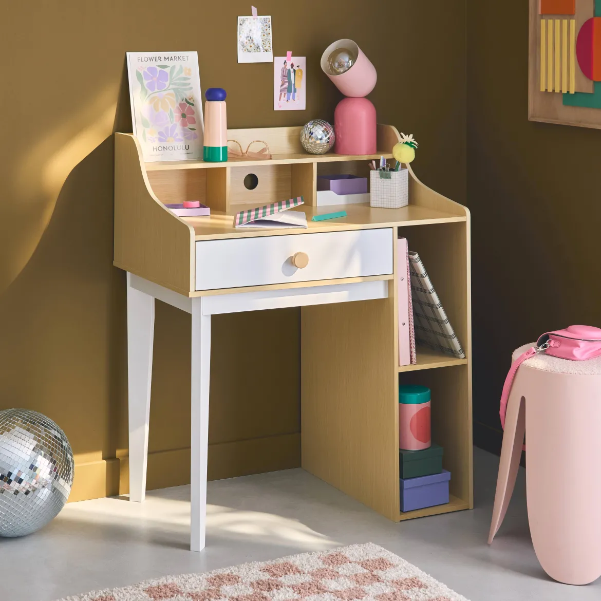 Scrivania per bambini con cassetto e ripiani
