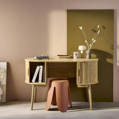 Scrivania ovale con effetto legno scanalato e due vani portaoggetti, 120cm