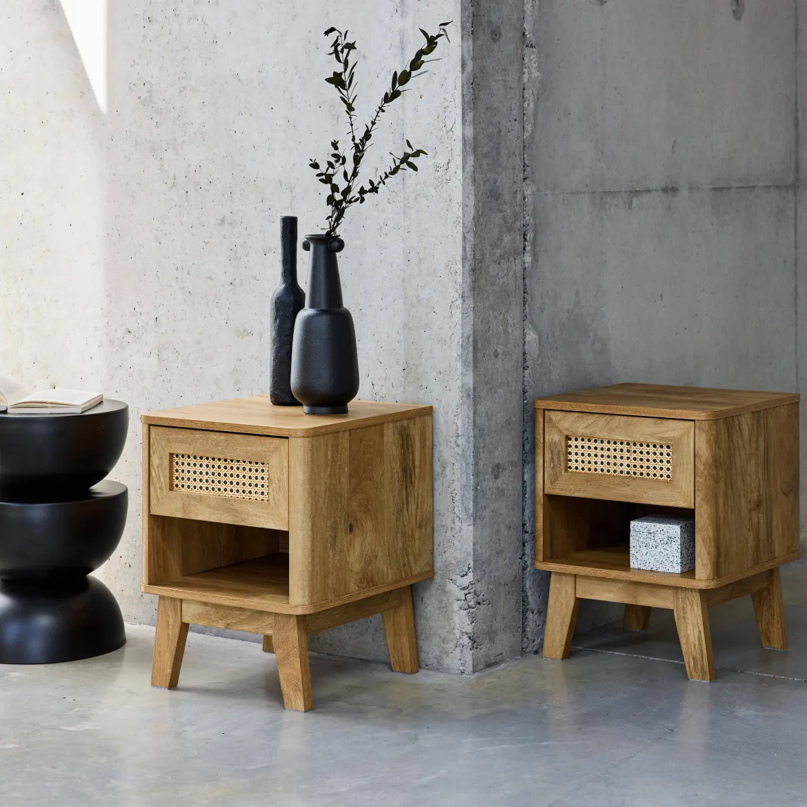 Set 2 comodini con decorazione in legno e canna da zucchero