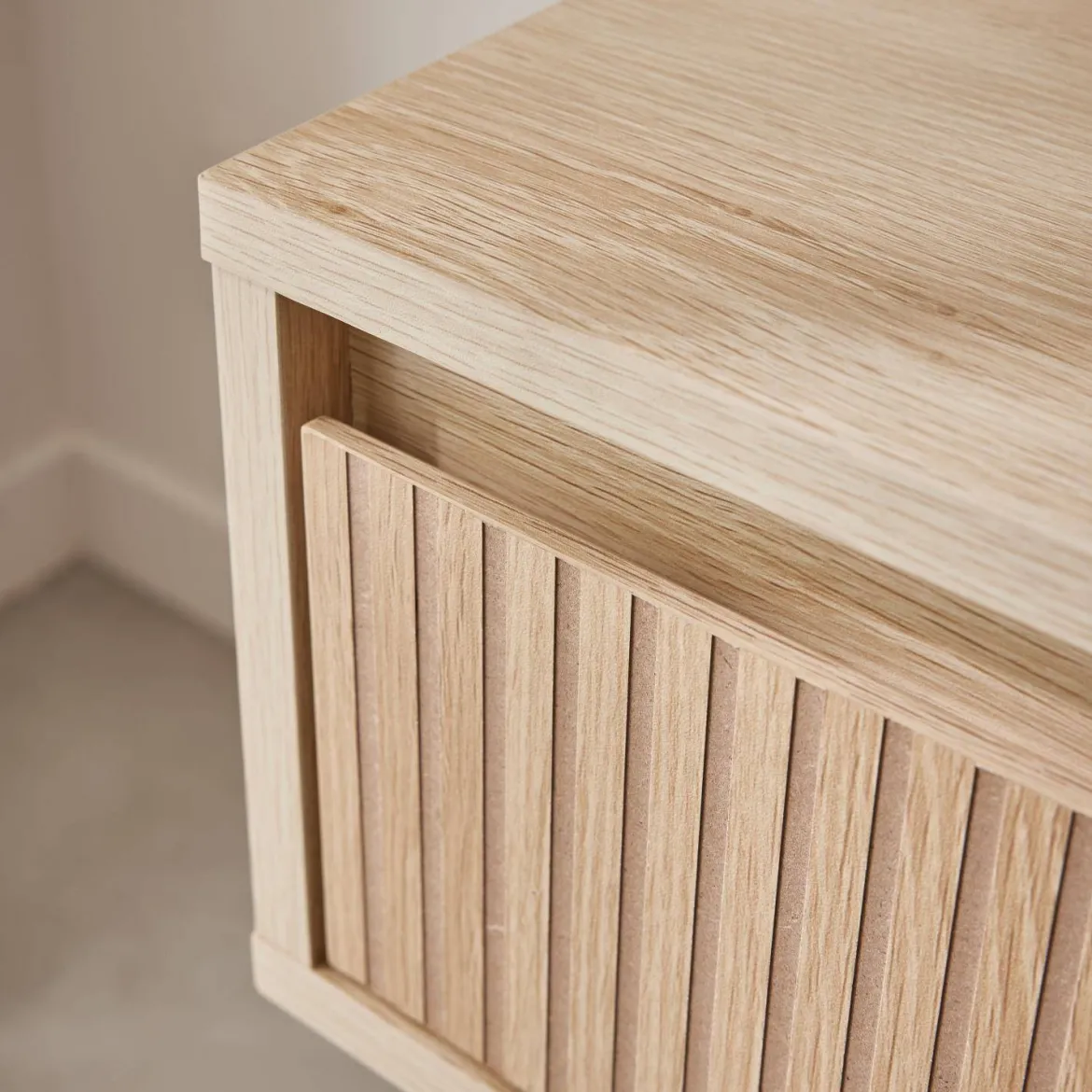 Set 2 comodini effetto legno con cassetto