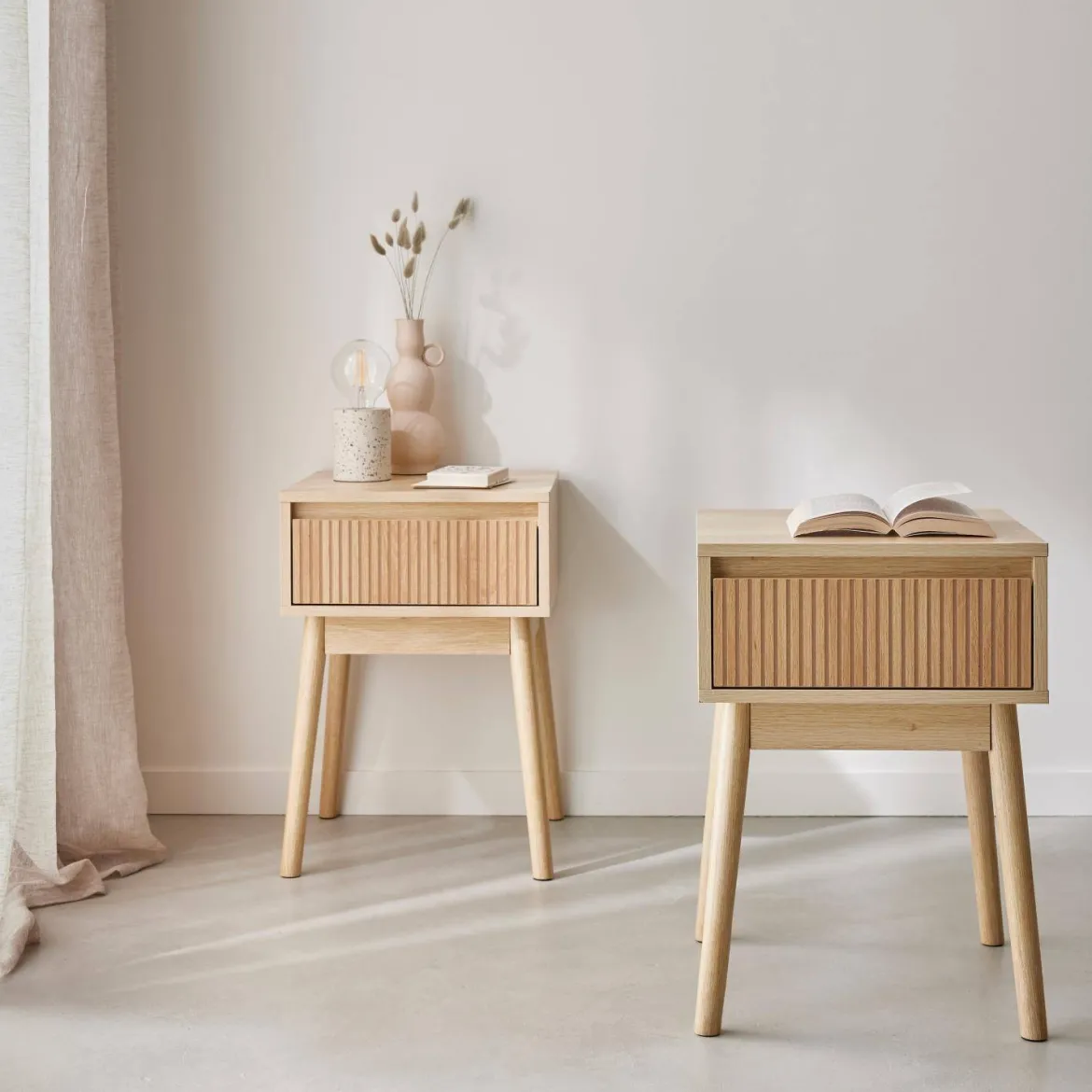 Set 2 comodini effetto legno con cassetto