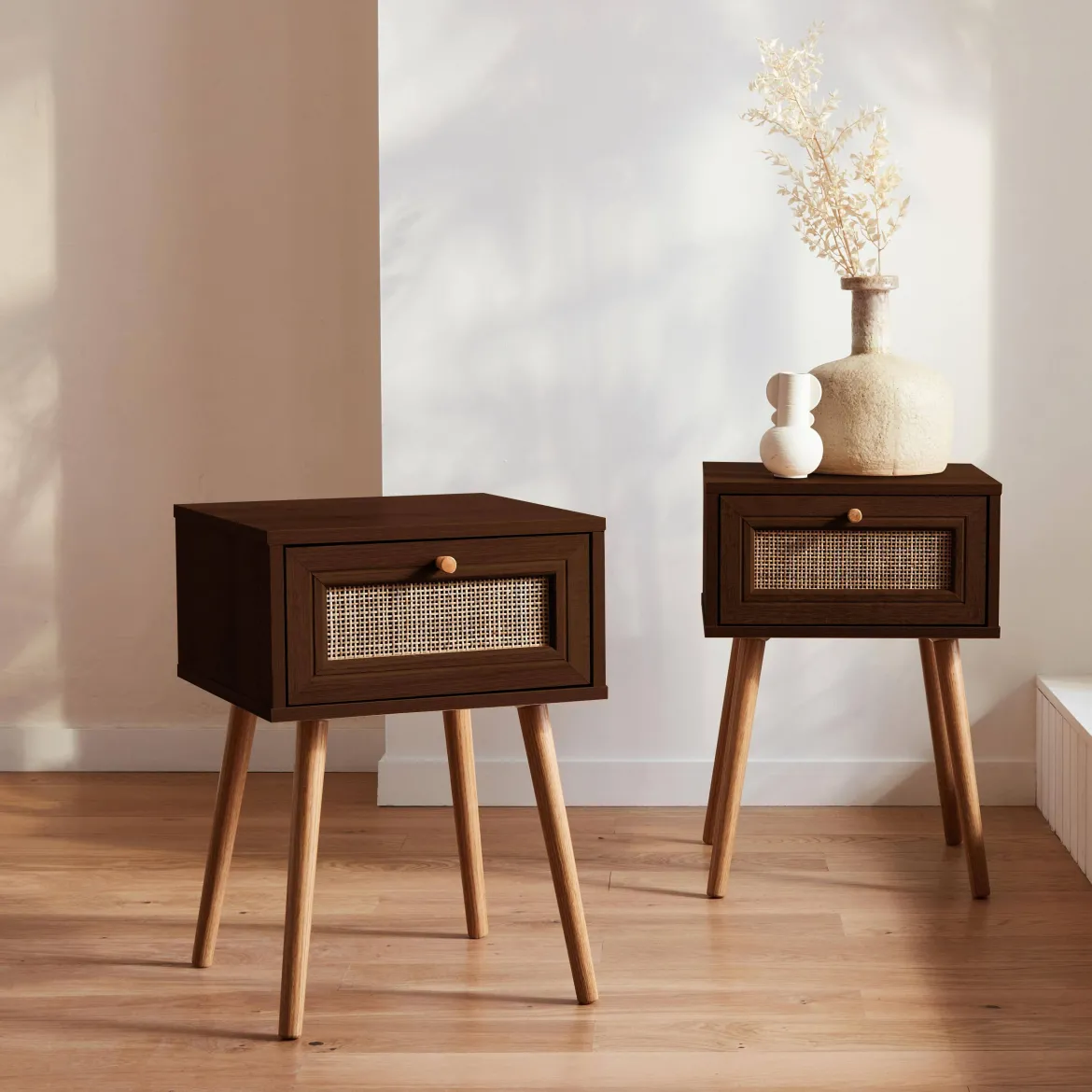 Set 2 comodini effetto legno e cannage