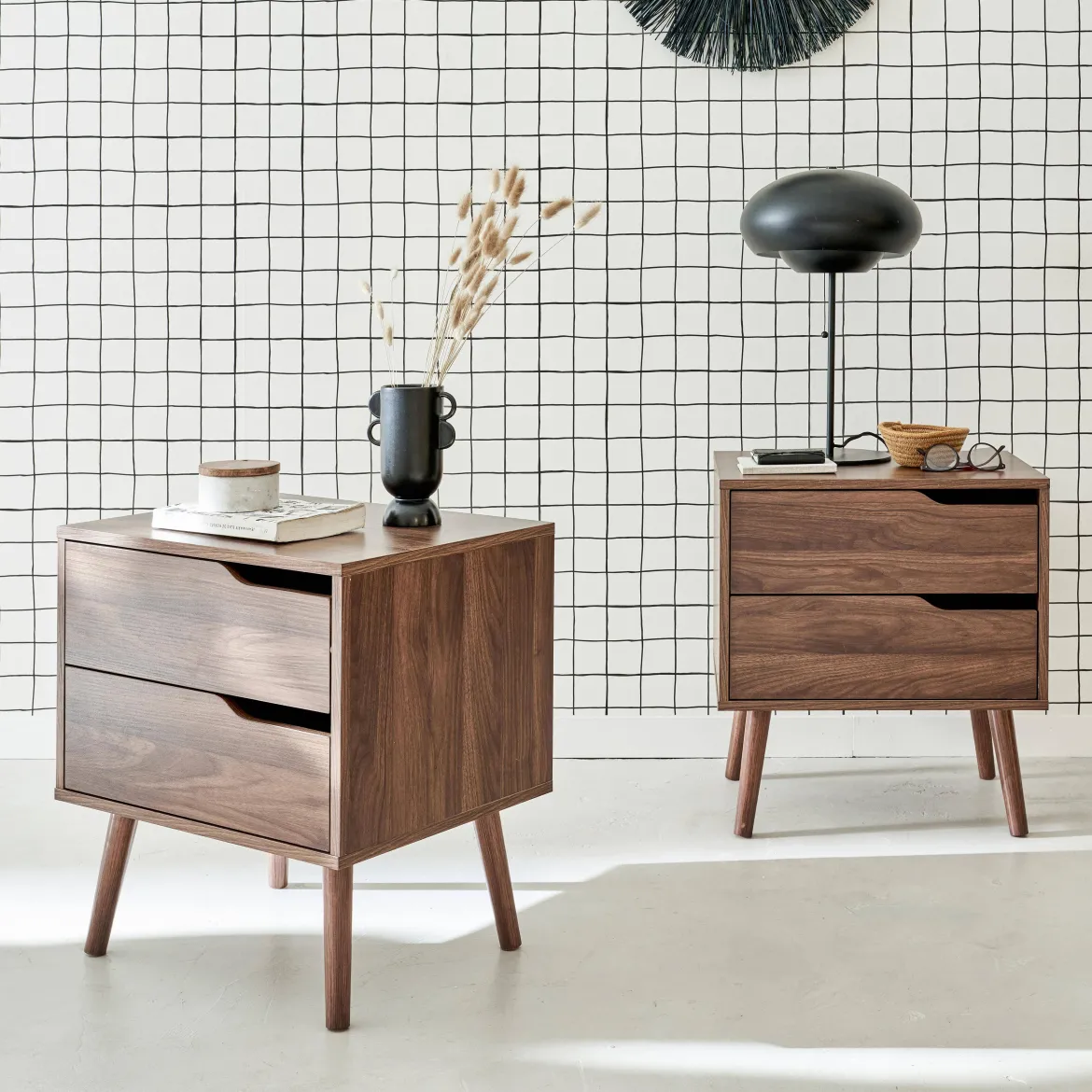 Set 2 comodini effetto legno noce, 2 cassetti