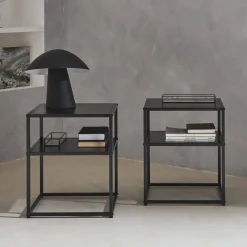 Set 2 comodini in metallo nero con ripiano