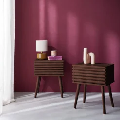 Set 2 comodini scandinavi con decoro in legno scanalato