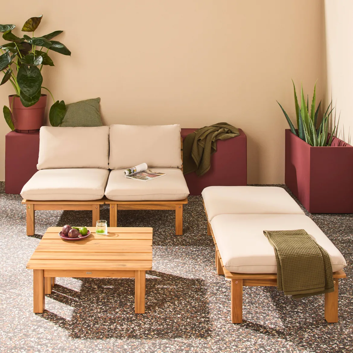 Set 2 lettini prendisole modulari in legno multiposizione con tavolino