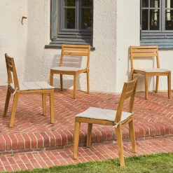 Set 4 sedie in legno di acacia, impilabili con cuscino