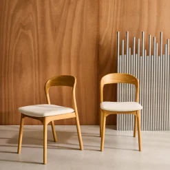 Set 2 sedie vintage in legno di hevea e tessuto