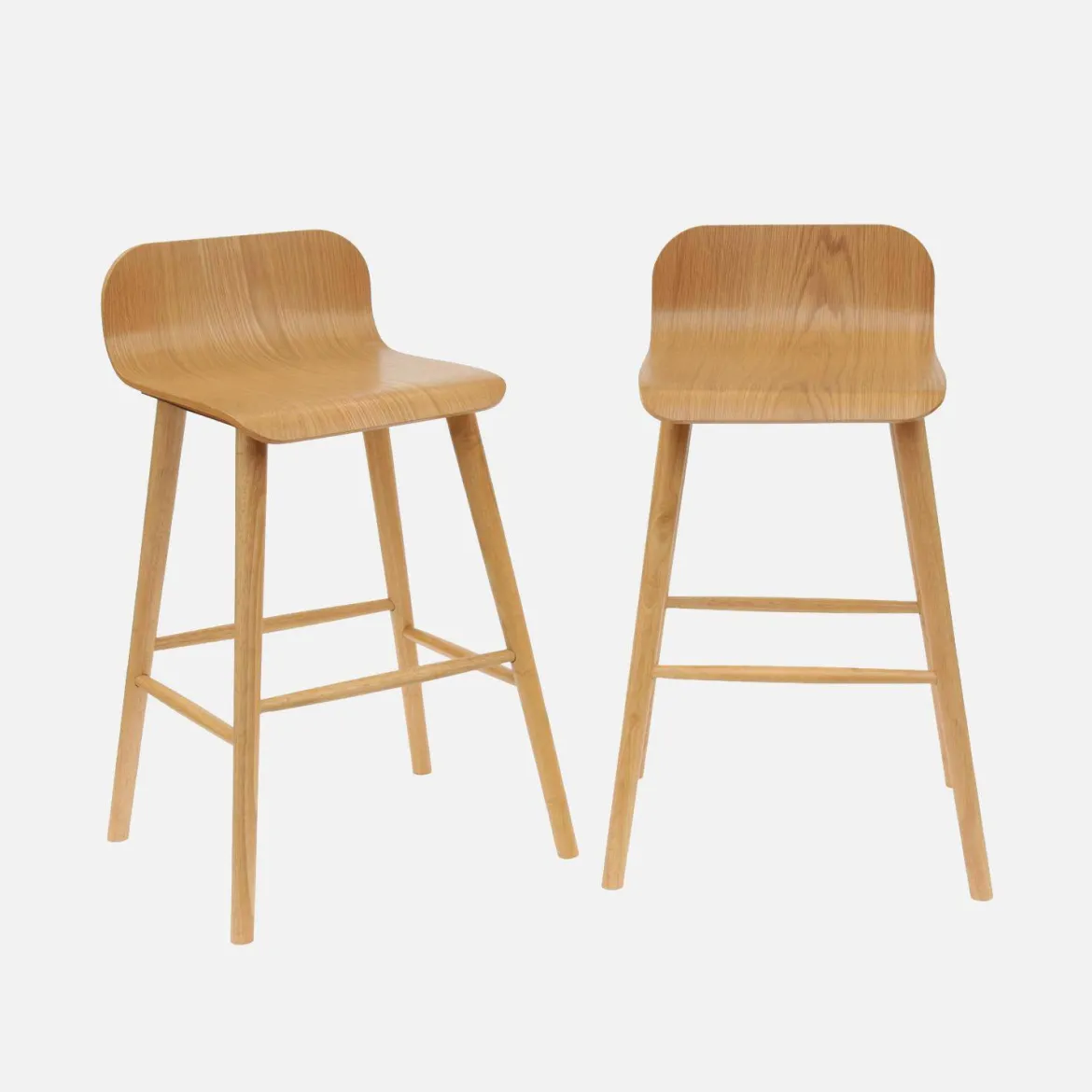 Set 2 sgabelli da bar scandinavo in legno di hevea 67,5 cm