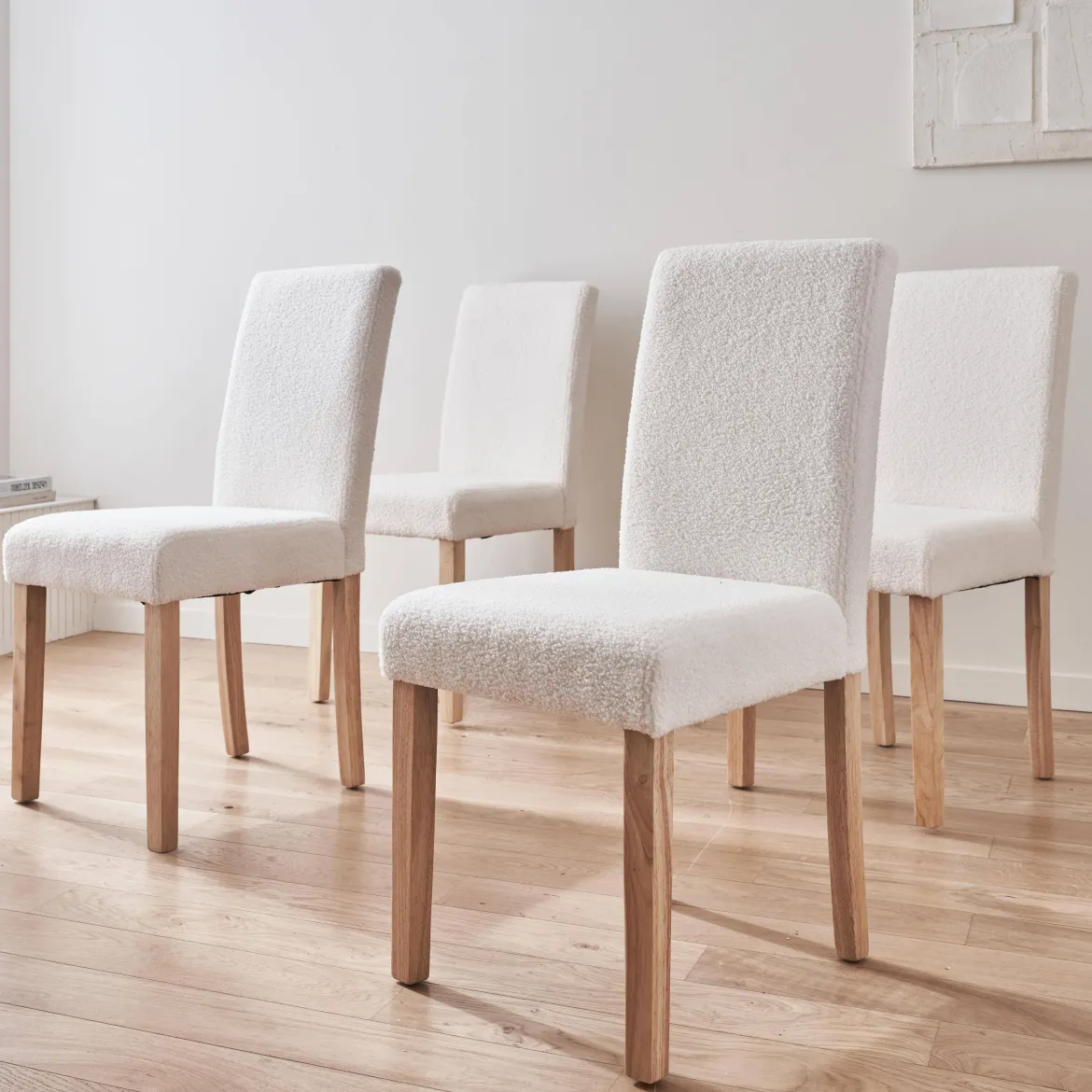 Set di 4 sedie a coste con gambe in legno