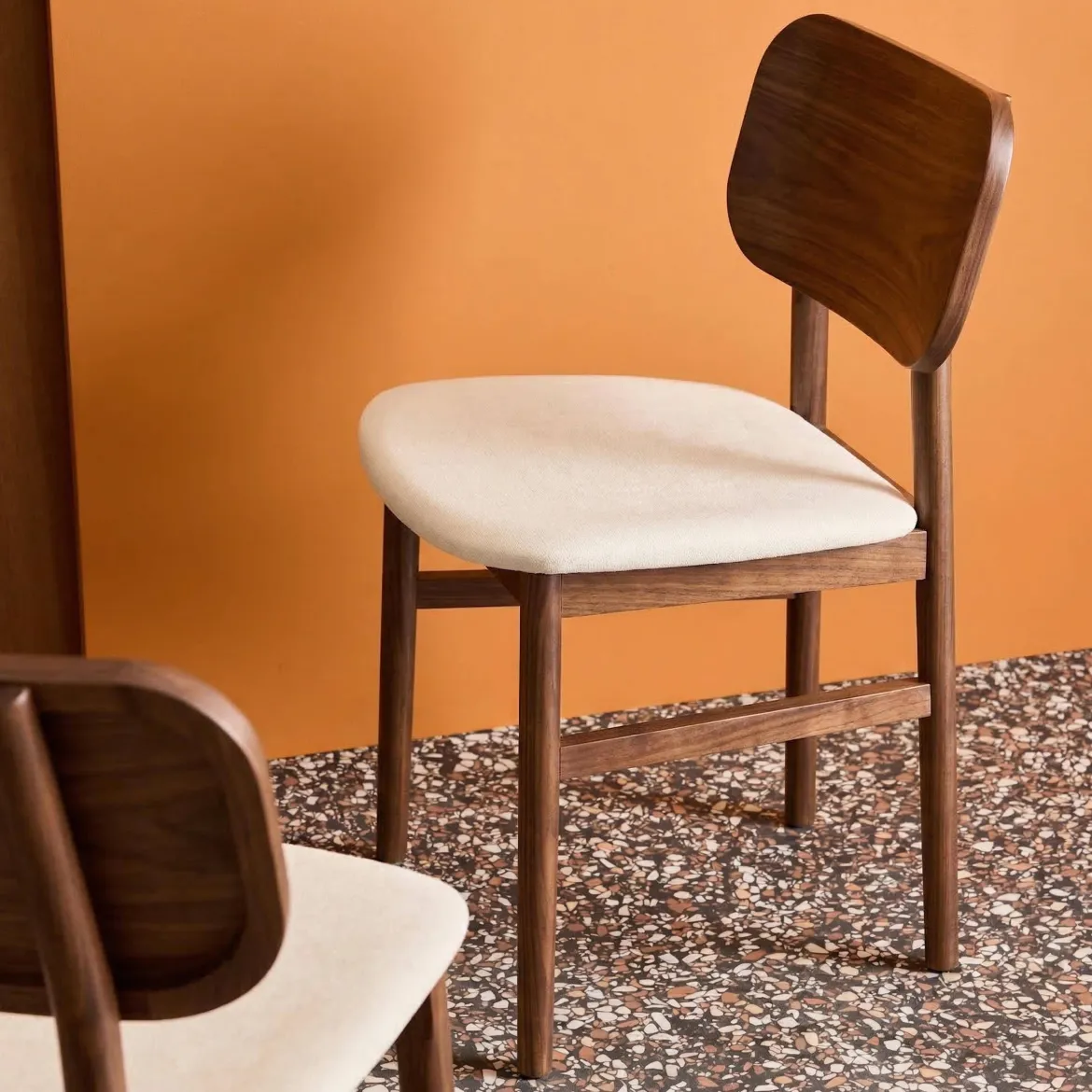 Set di 2 sedie vintage in legno di hevea e tessuto