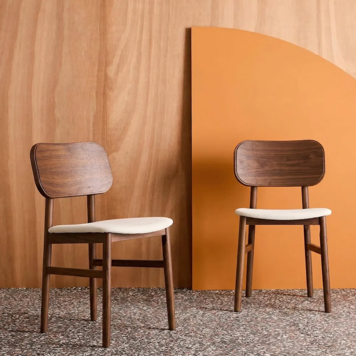 Set di 2 sedie vintage in legno di hevea e tessuto