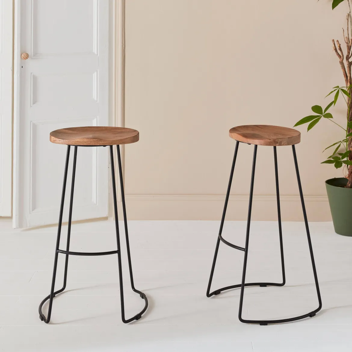 Set di 2 sgabelli da bar in legno di mango e acciaio, 75cm