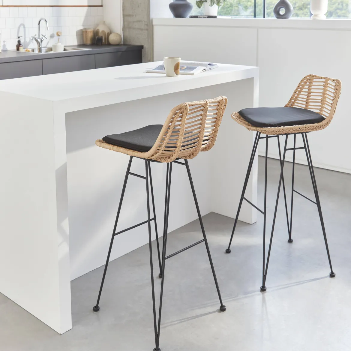 Set di 2 sgabelli da bar in metallo e rattan