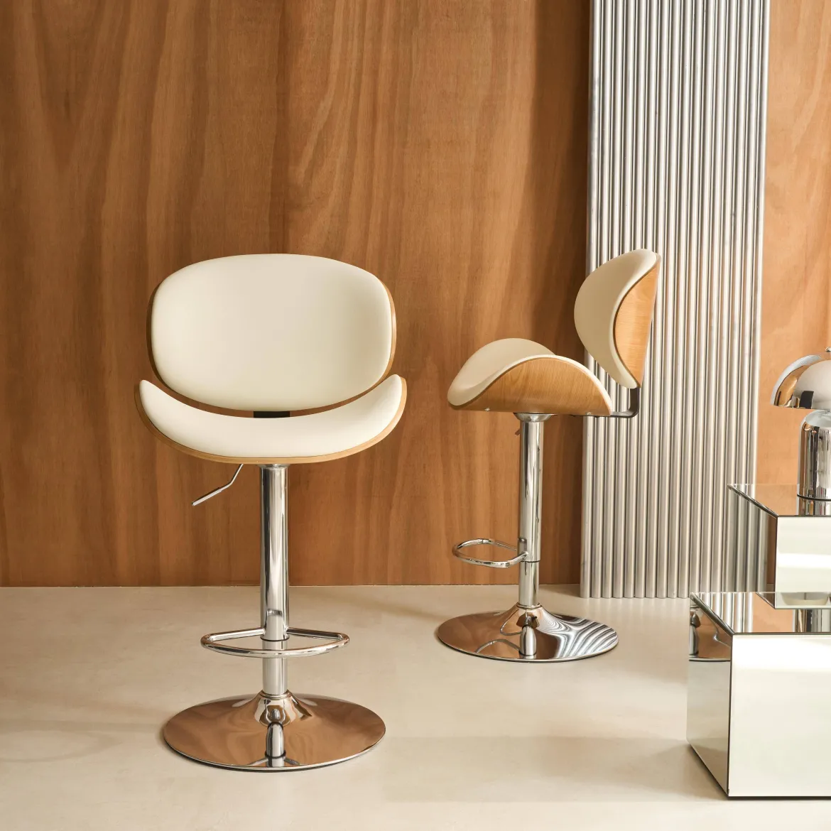 Set di 2 sgabelli da bar regolabile decorazione legno curvato e similpelle, 62/83cm