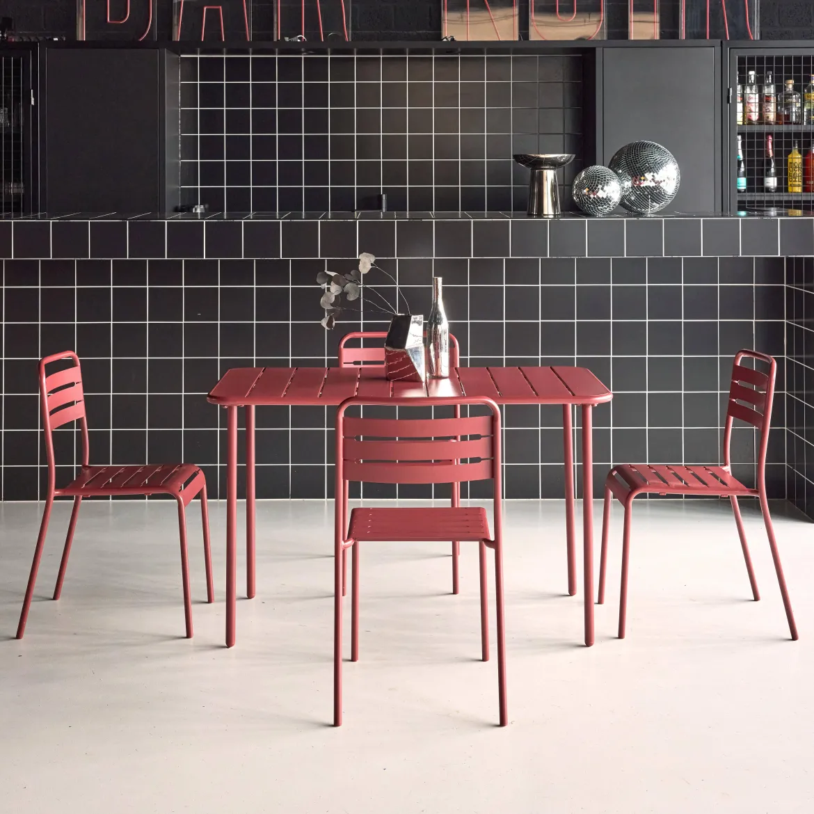 Set tavolo da giardino bistrot in metallo con 4 sedie, 120cm