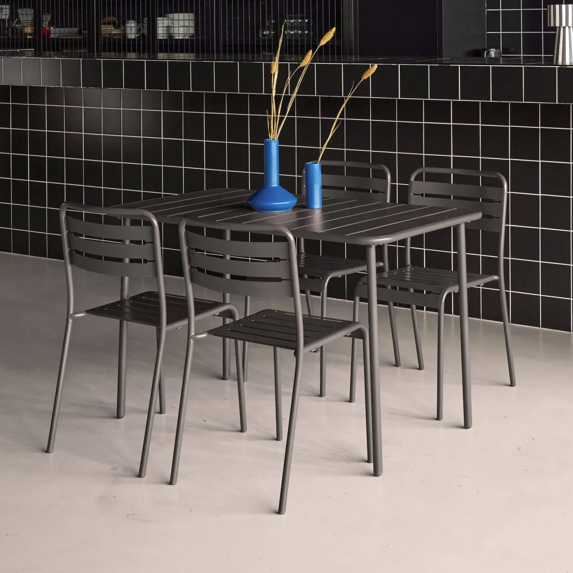 Set tavolo da giardino bistrot in metallo con 4 sedie, 120cm