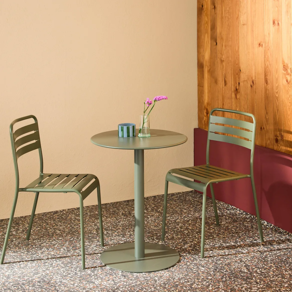 Set tavolo da giardino bistrot rotondo in acciaio con 2 sedie