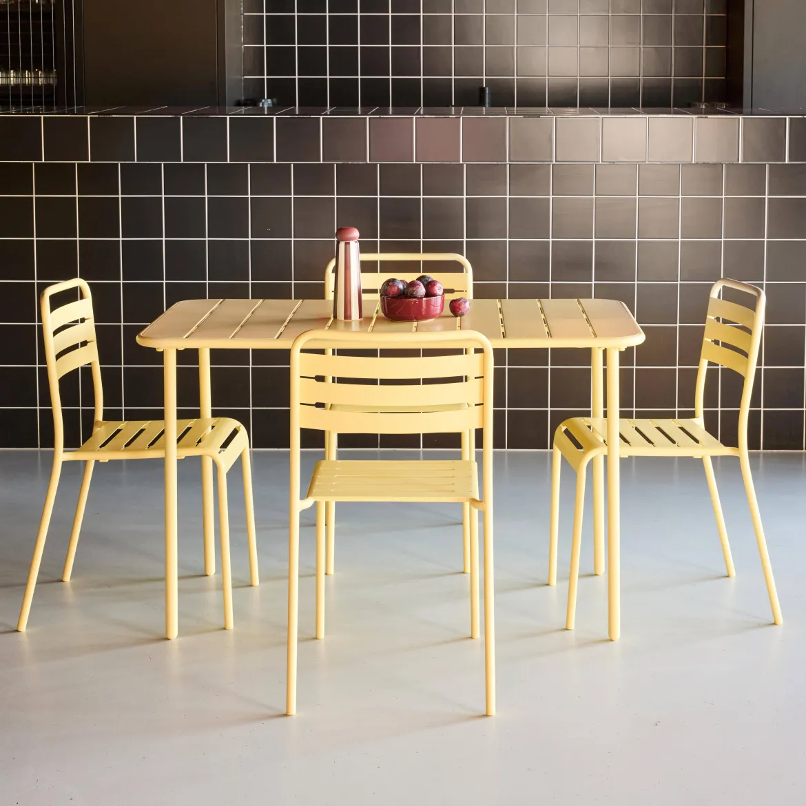 Set tavolo da giardino bistrot in metallo con 4 sedie, 120cm