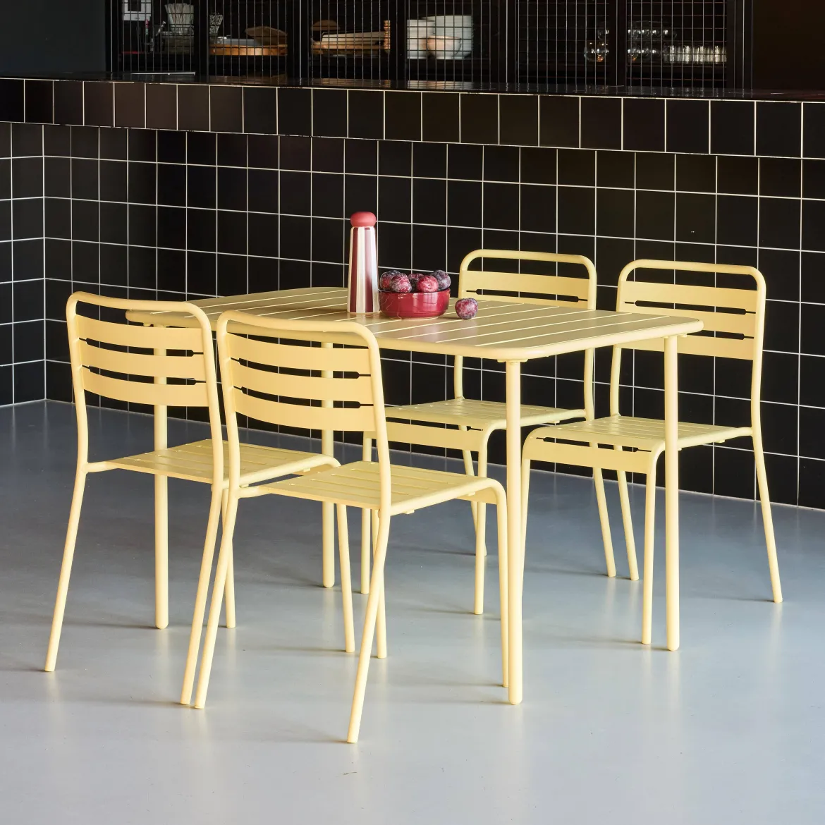 Set tavolo da giardino bistrot in metallo con 4 sedie, 120cm
