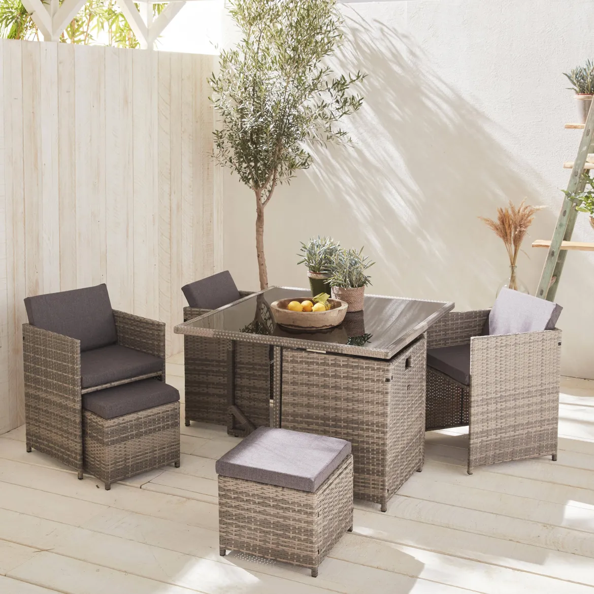 Set tavolo da giardino in resina con 8 poltrone + copertura di protezione