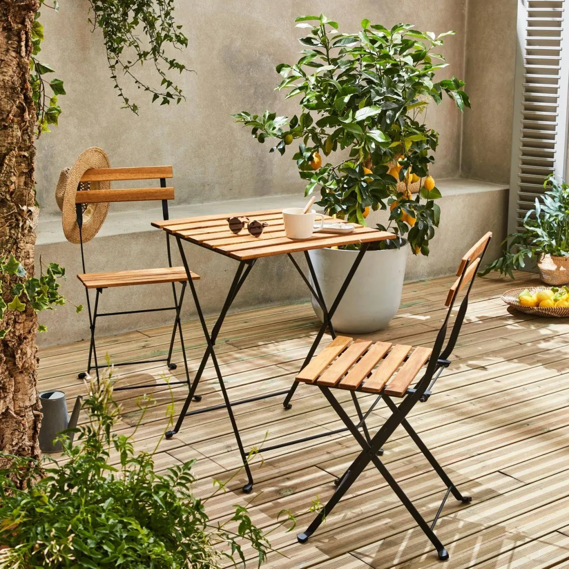 Set tavolo da giardino in legno e metallo con 2 sedie pieghevoli