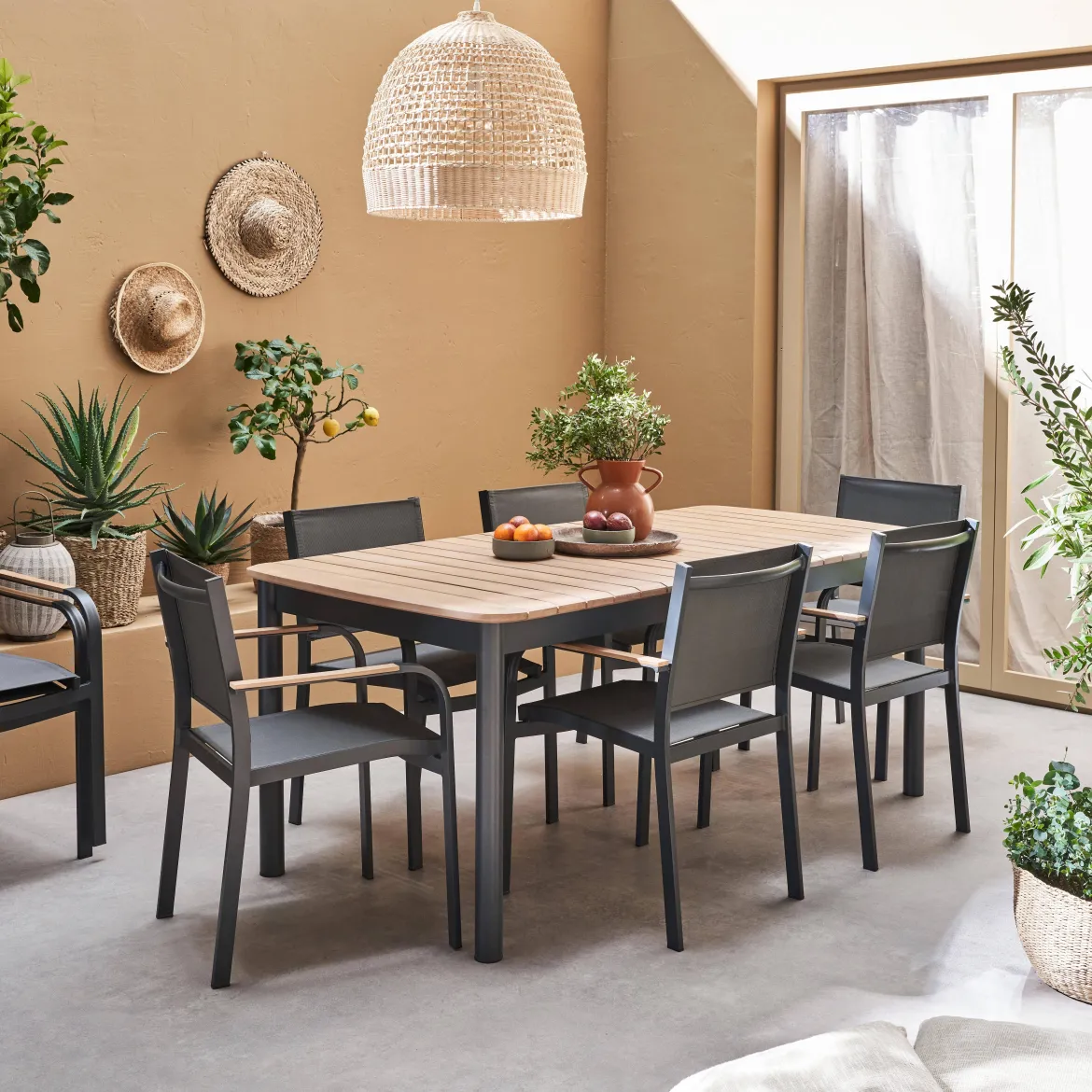 Set tavolo da giardino in legno e alluminio con 8 sedie impilabili