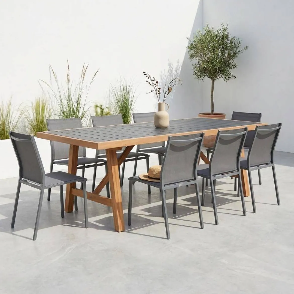 Set tavolo da giardino in legno di hevea e alluminio con 8 sedie