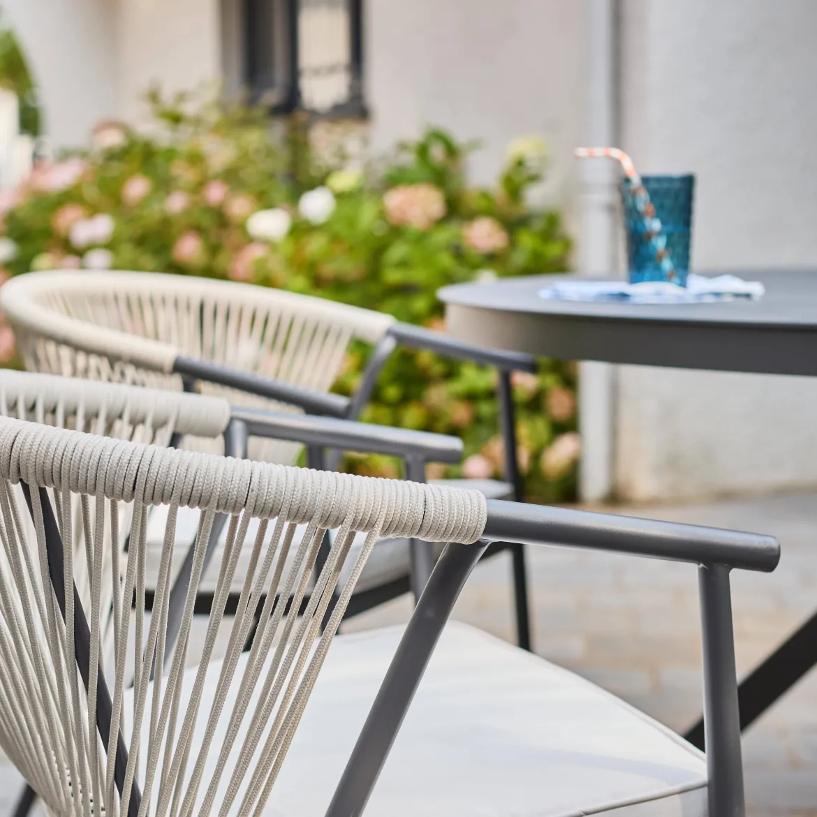 Set tavolo da giardino rotondo in alluminio e vetro con 6 sedie
