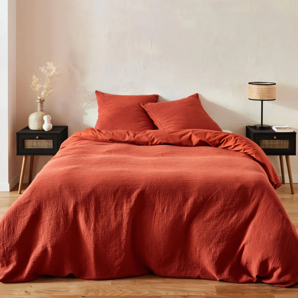 Set 2 comodini effetto legno e cannage