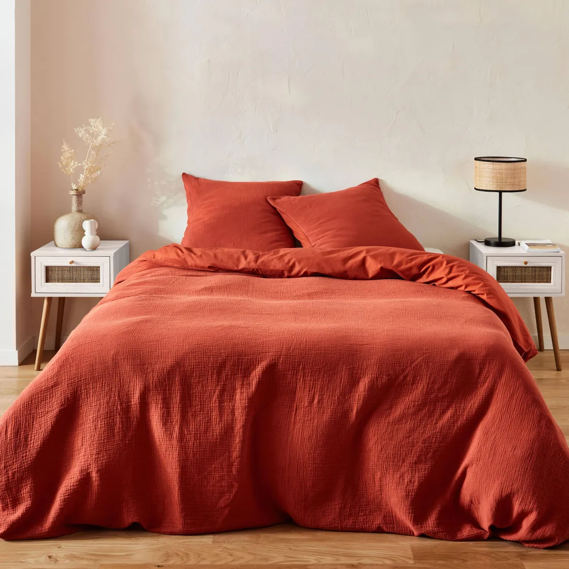 Set 2 comodini effetto legno e cannage