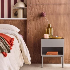 Set 2 comodini in metallo e decorazione in legno 1 anta 1 vano