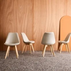 Set di 4 sedie scandinave in legno di faggio e tessuto semplice