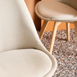 Set di 4 sedie scandinave in legno di faggio e tessuto semplice
